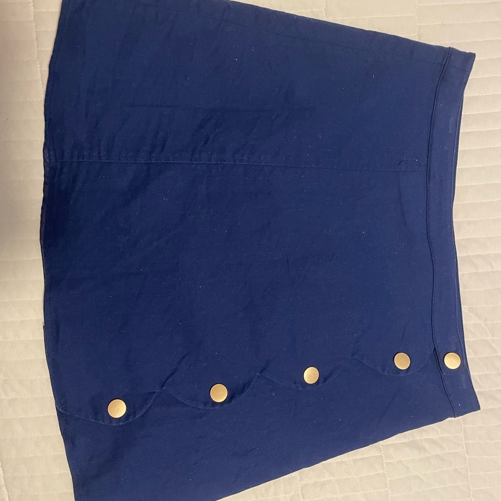 Scalloped button navy skirt